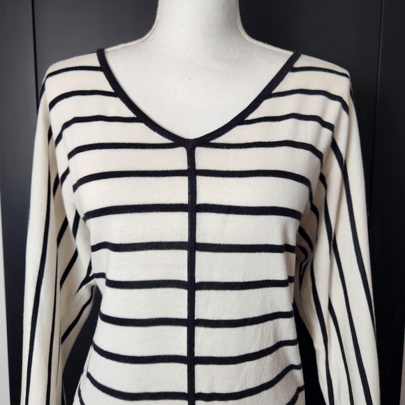 TALBOTS BLACK & WHITE STRIPED PULLOVER SWEATER SIZE MEDIUM - Picture 3 of 7